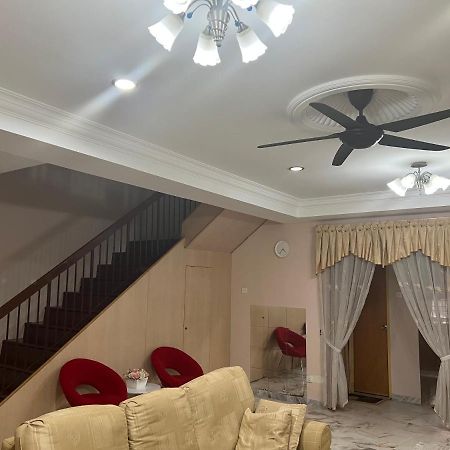 D'Lestari Homestay Сери Кембанган Екстериор снимка