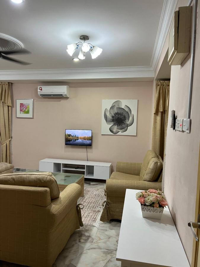 D'Lestari Homestay Сери Кембанган Екстериор снимка