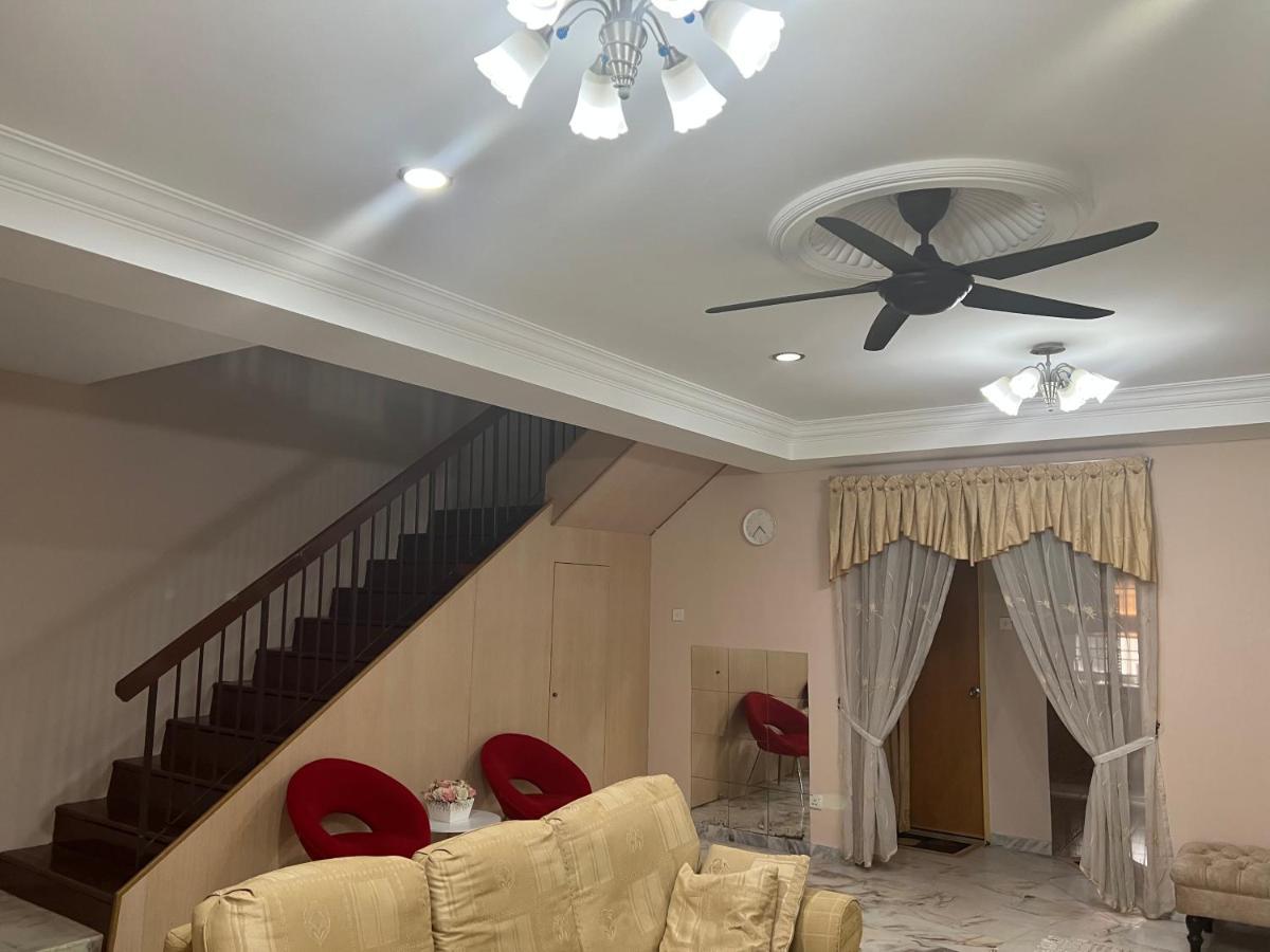 D'Lestari Homestay Сери Кембанган Екстериор снимка