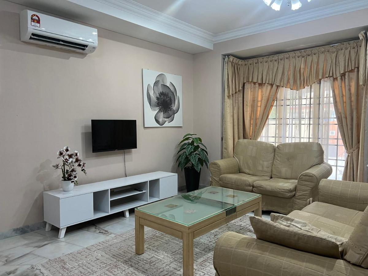 D'Lestari Homestay Сери Кембанган Екстериор снимка