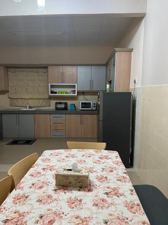D'Lestari Homestay Сери Кембанган Екстериор снимка