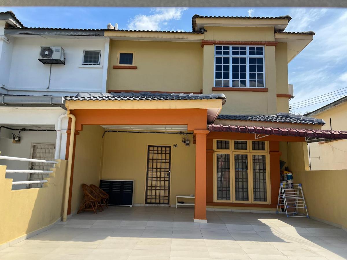 D'Lestari Homestay Сери Кембанган Екстериор снимка