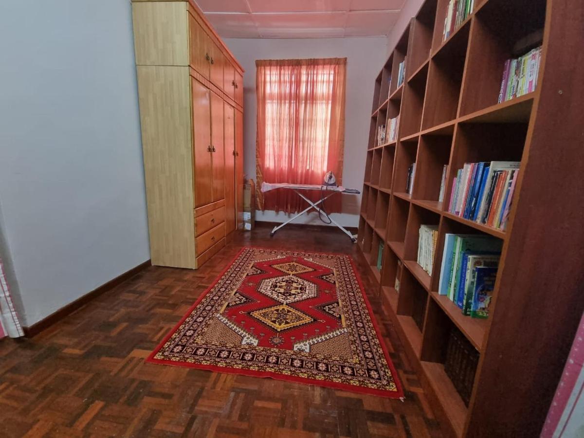 D'Lestari Homestay Сери Кембанган Екстериор снимка