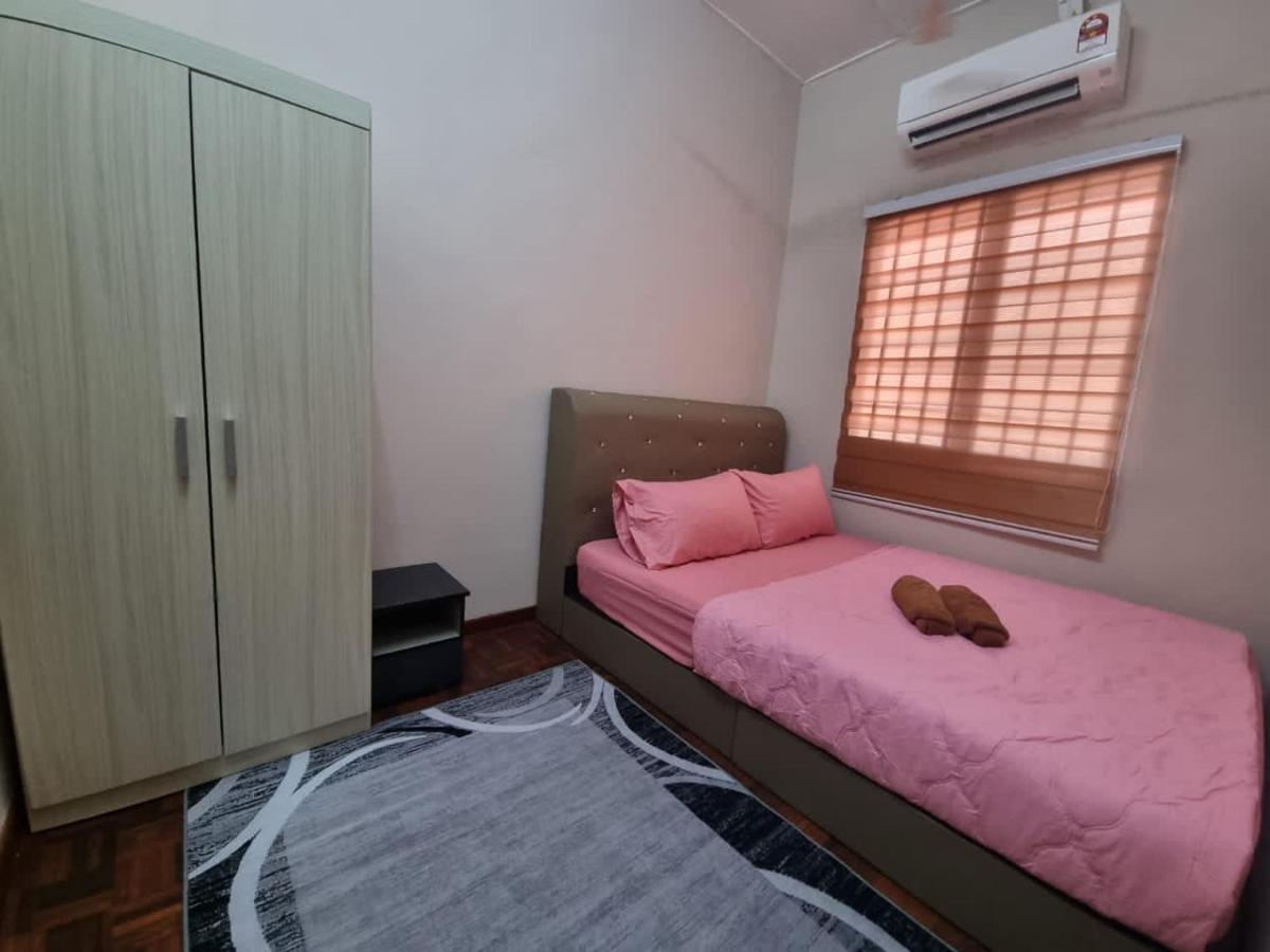 D'Lestari Homestay Сери Кембанган Екстериор снимка